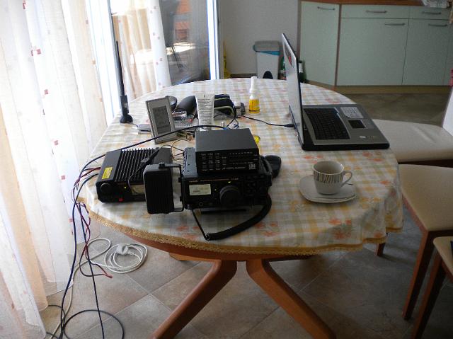 A zase dookola ranna kava v Hamshacku.jpg